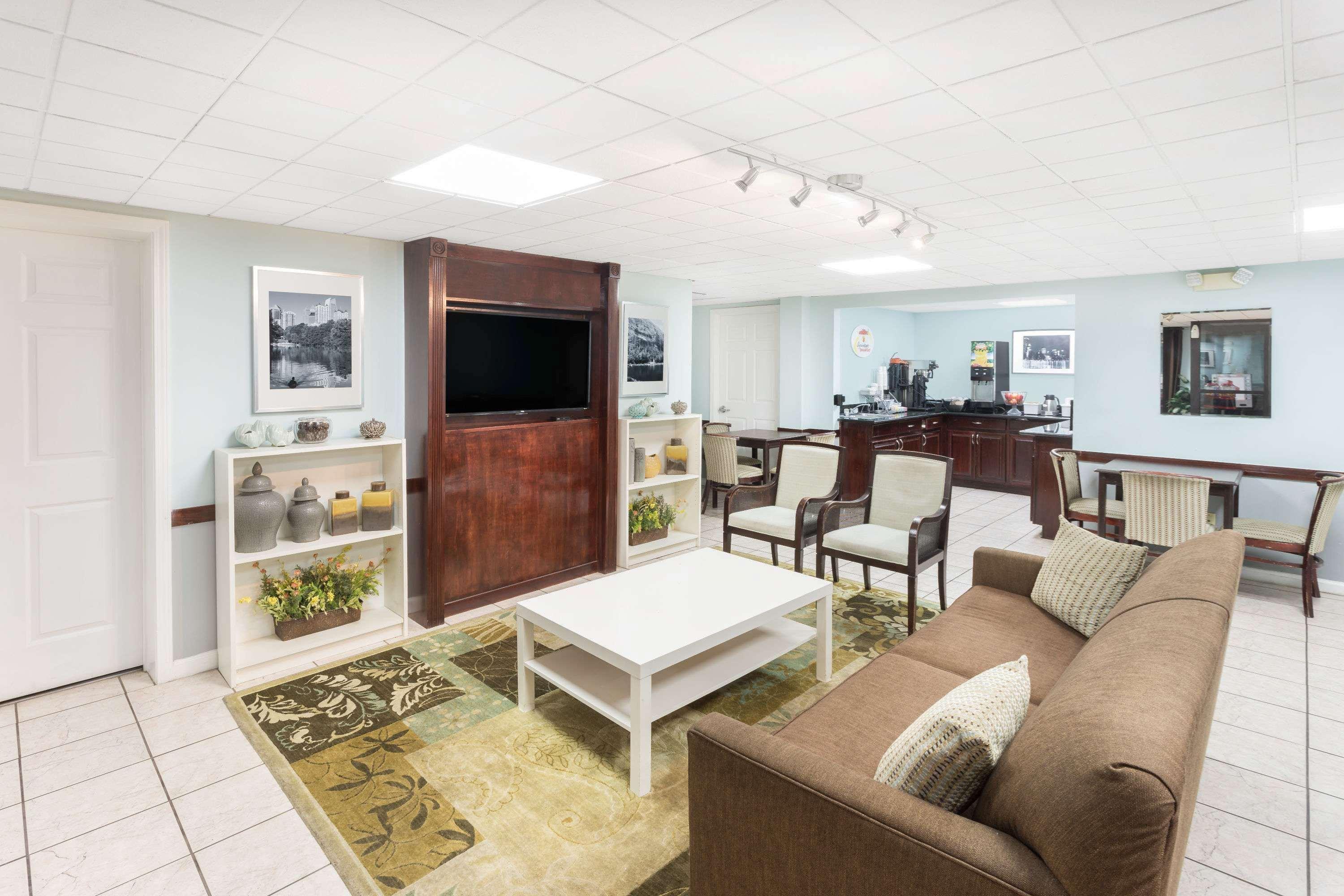 Super 8 By Wyndham Decatur/Lithonia/Atl Area Motel Dış mekan fotoğraf