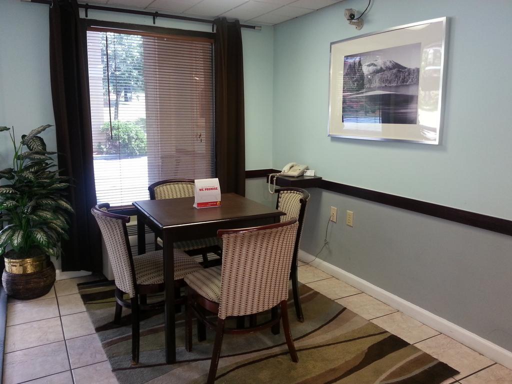Super 8 By Wyndham Decatur/Lithonia/Atl Area Motel Dış mekan fotoğraf